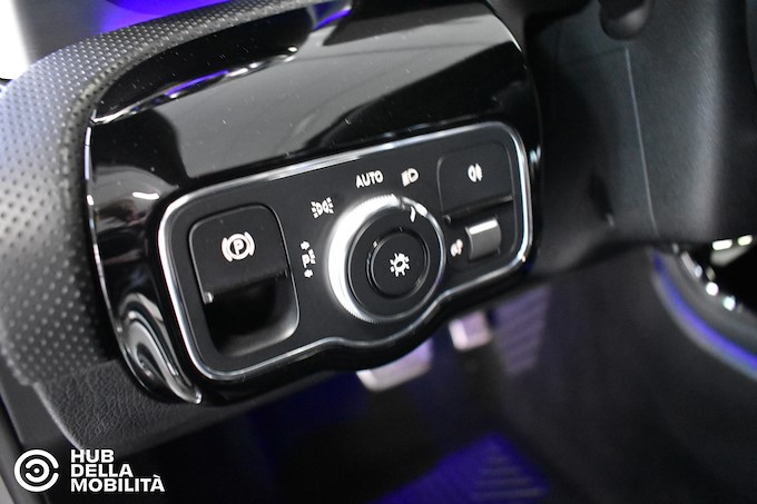 MERCEDES-BENZ A 180 d Automatic Premium